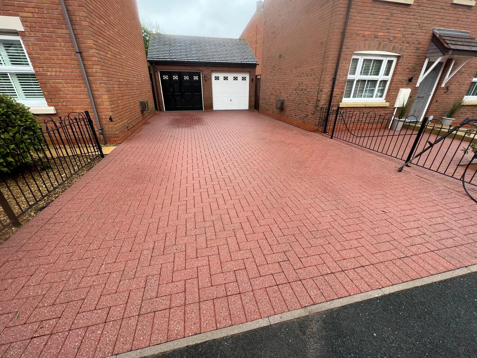 Tarmac driveway after cleaning