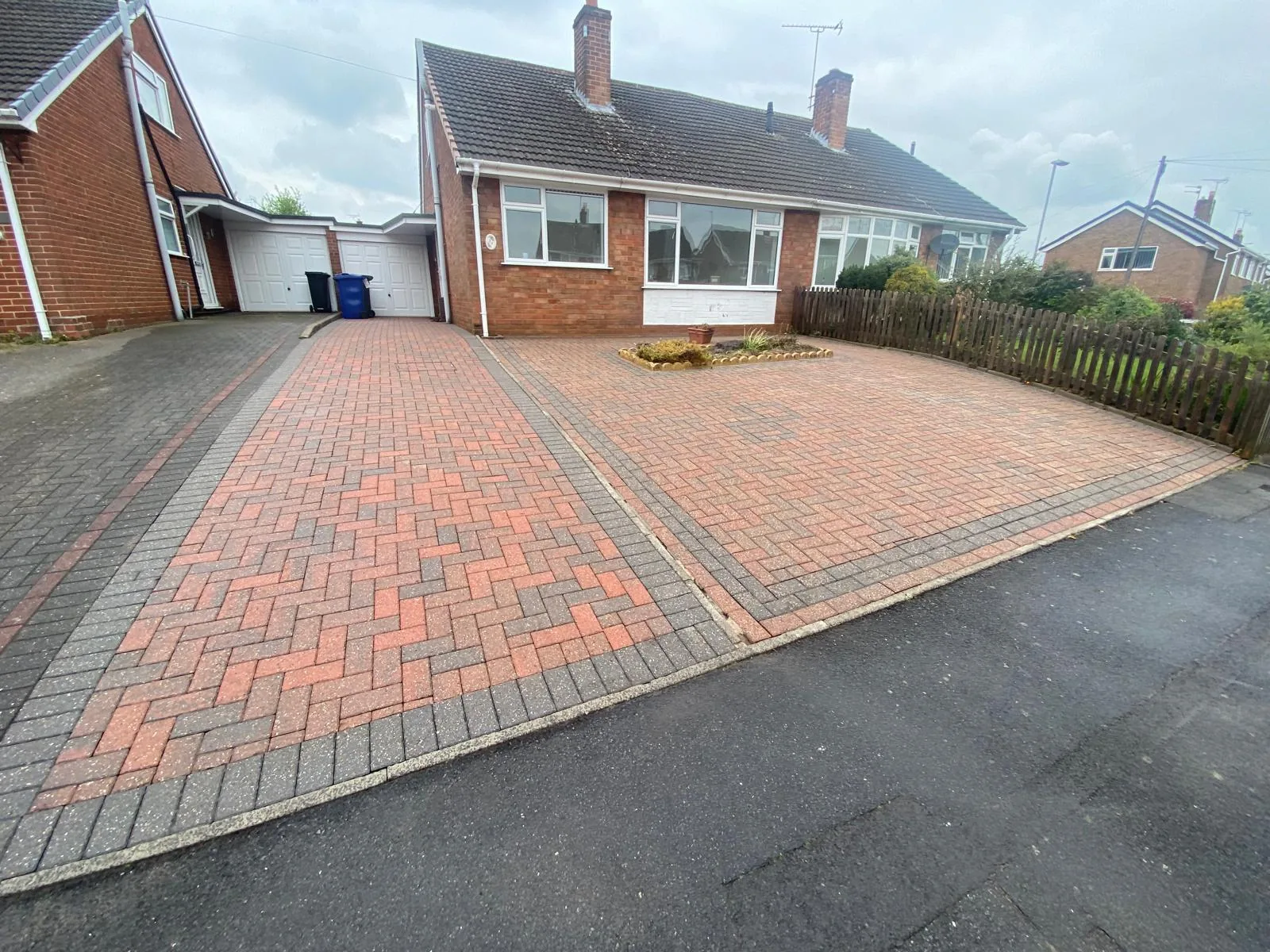 Bungalow driveway after cleaning
