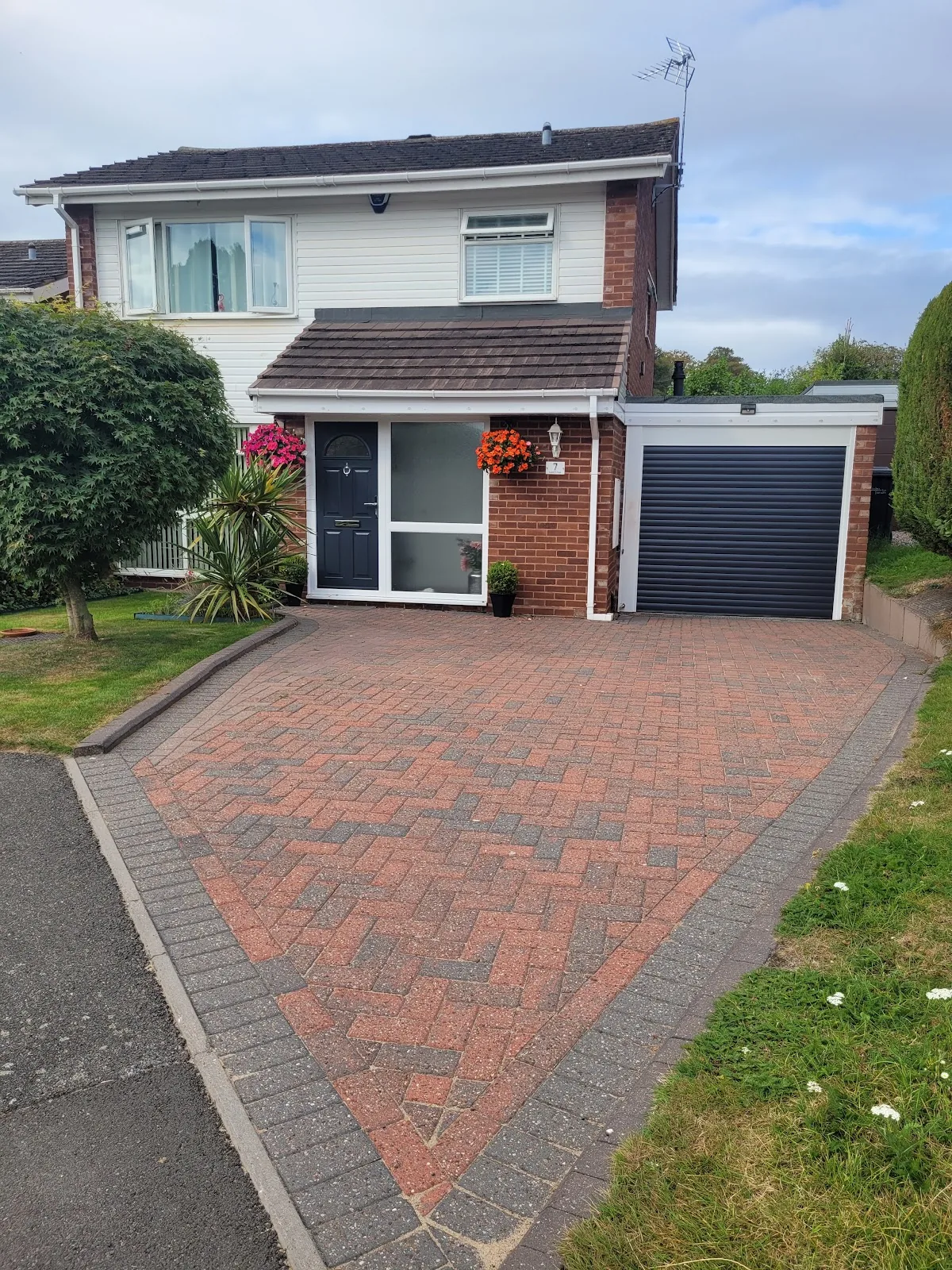 Driveway or patio cleaned for Pamela Vincent