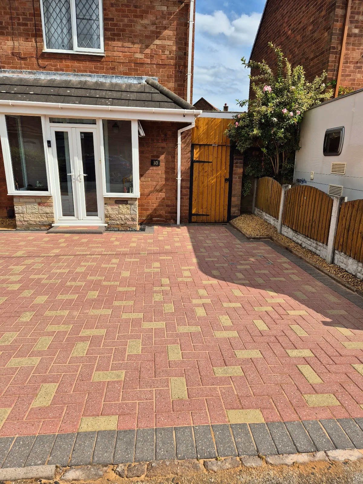 Driveway or patio cleaned for Elizabeth Barrett